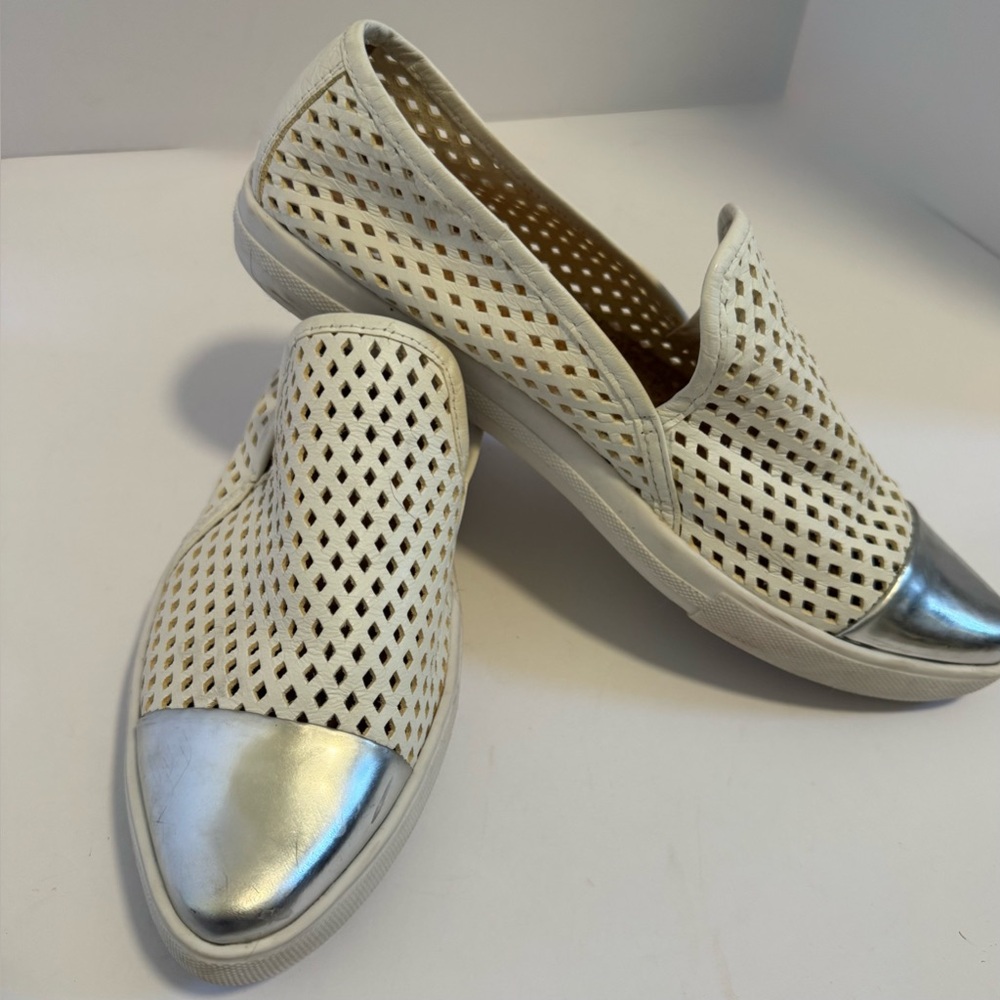 Jibs Slim Soft White + Silver slip-on sneaker flat size 7
